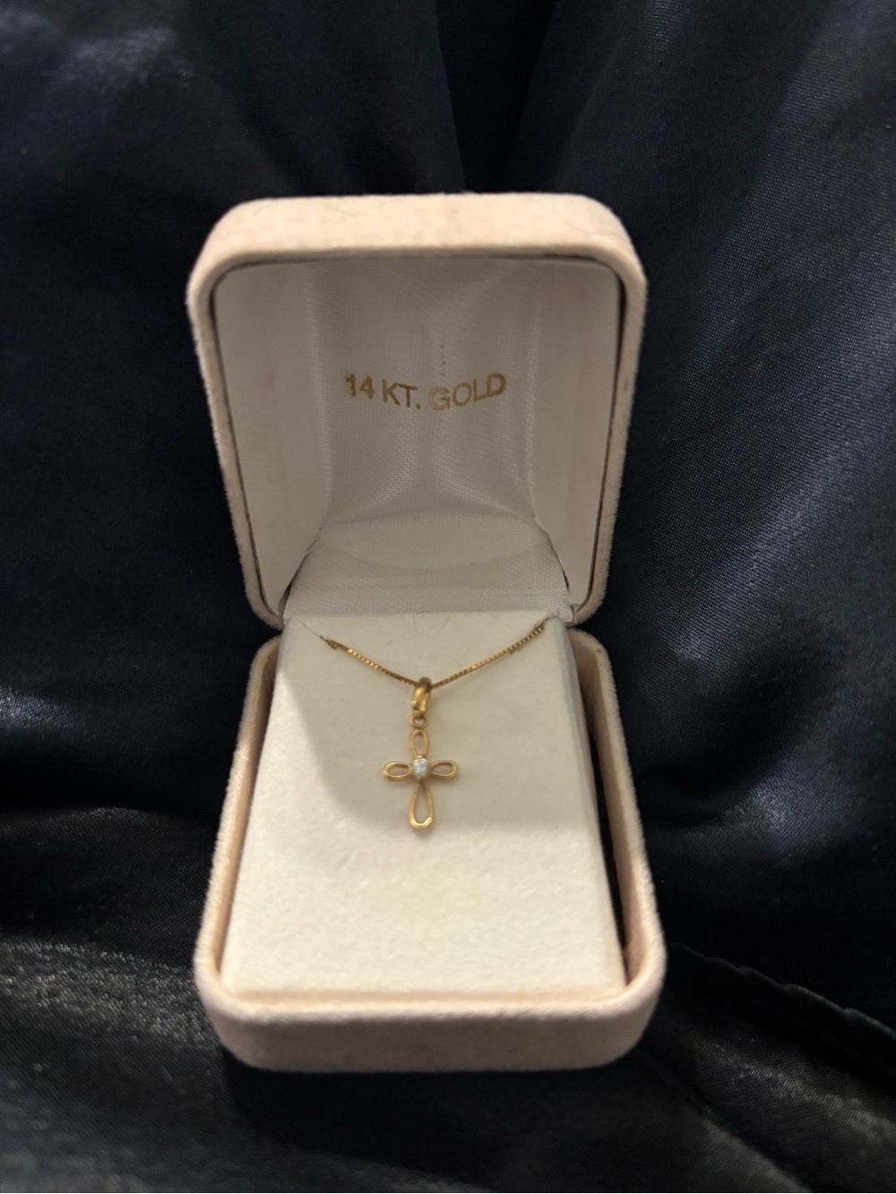 14K Yellow Gold Cross Pendant Necklace - Classic Bloom Design